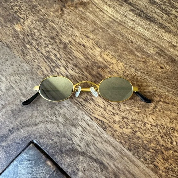 Roberi & Fraud “Doris” Sunglasses Gold - Picture 2 of 8